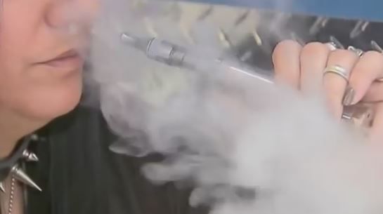 US bans use of e-cigarettes on airline flights