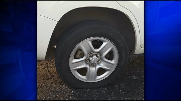 2 posing as good Samaritans accused of robbing victims