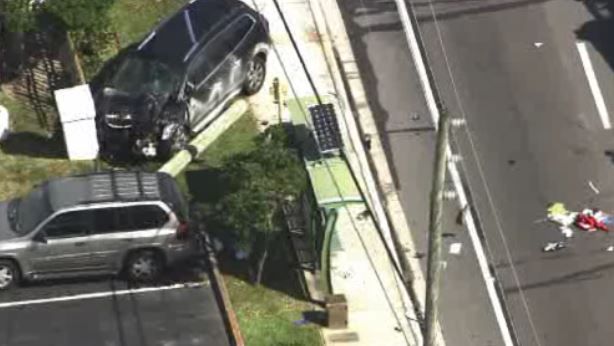 Car crashes, injures pedestrians in Oakland Park