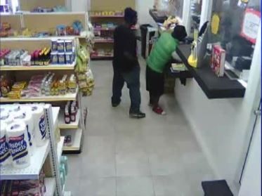 Suspects hold infant, Miami clerk at gunpoint