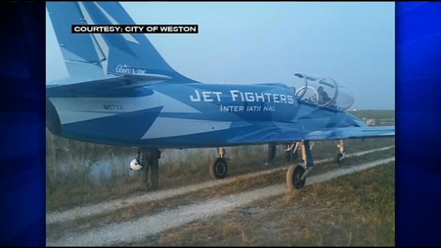 Military-like plane makes emergency landing in Broward