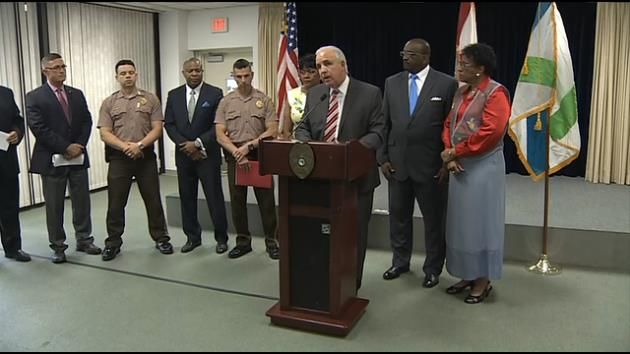 Miami-Dade mayor holds event to fight local gun violence