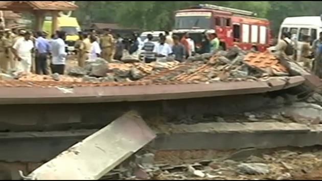 Over 100 dead as fire sweeps through Hindu temple in India