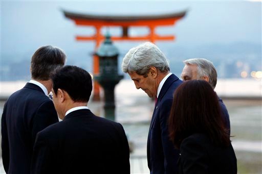 Kerry makes gut-wrenching visit to Hiroshima site of A-bomb