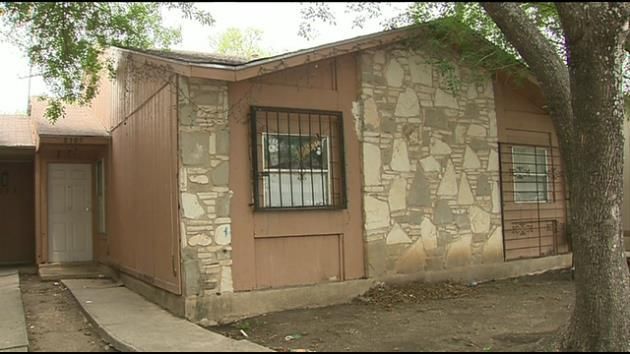 8 children, 2 tied up in backyard, rescued from Texas home