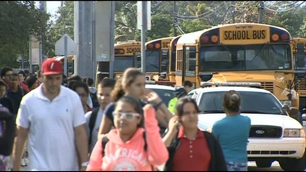 Dade and Broward students go to school after non-credible threat