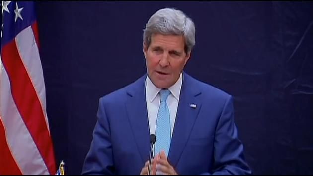 Kerry meets Iraqi leaders in Baghdad, discusses IS fight