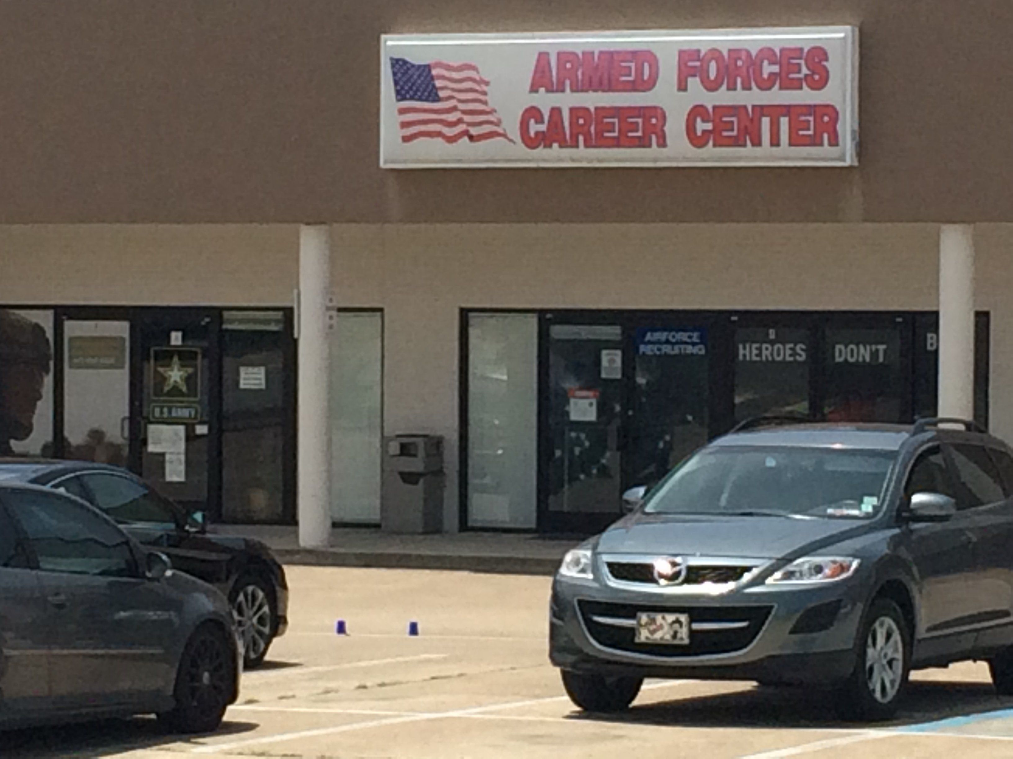 Official: 4 Marines killed in military attacks in Tenn.