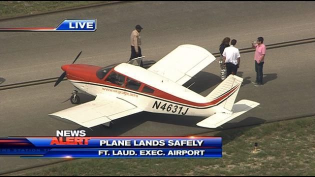 Glitch forces plane to circle airport, lands safely