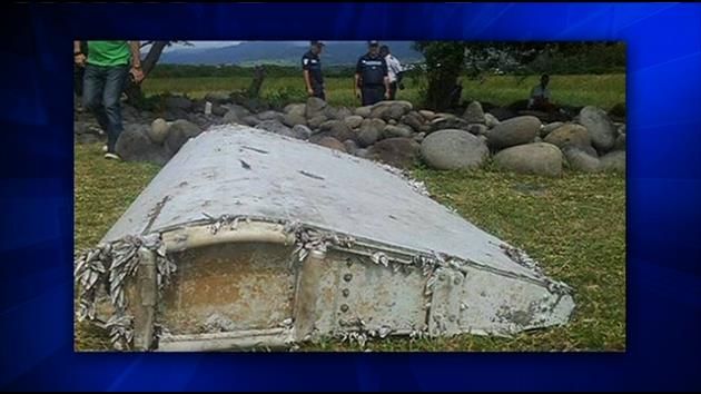 US official: Debris in photo belongs to Boeing 777
