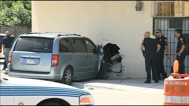 Miami driver crashes into building after allegedly fleeing police