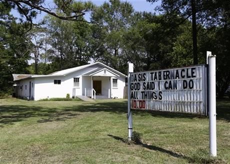 3 hurt in Alabama church shooting; suspect arrested