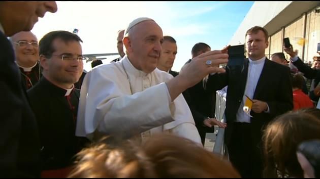 Congressman grabs drinking glass used by pope, takes sip