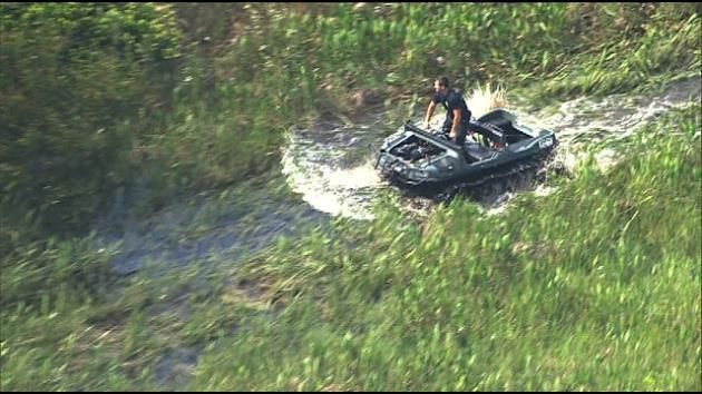 Maintenance crews attacked by bees