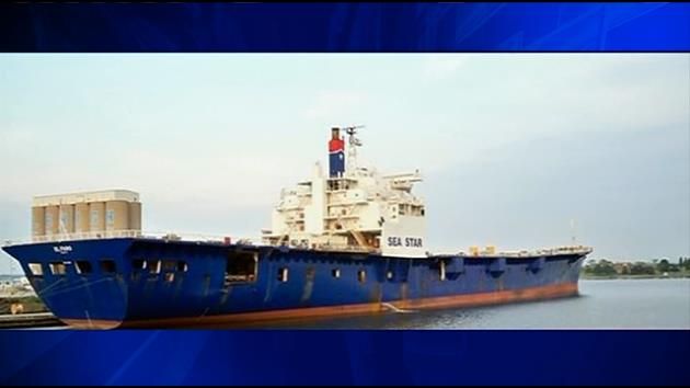 Search covers broad area for ship lost in Hurricane Joaquin