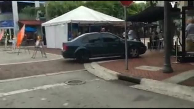 Man arrested after nearly driving into Fort Lauderdale crowd