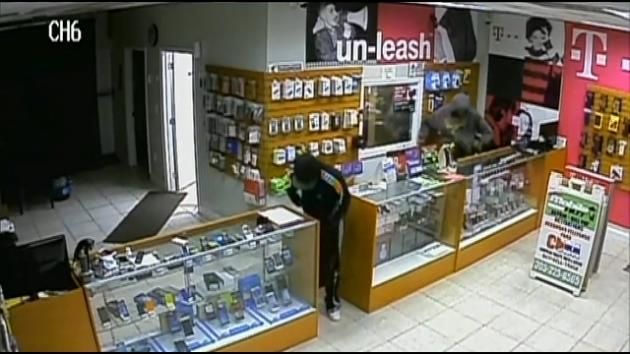 Southwest Miami-Dade cellphone store burglarized on Black Friday
