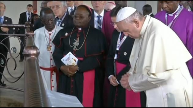 Pope brings peace message to Central African Republic