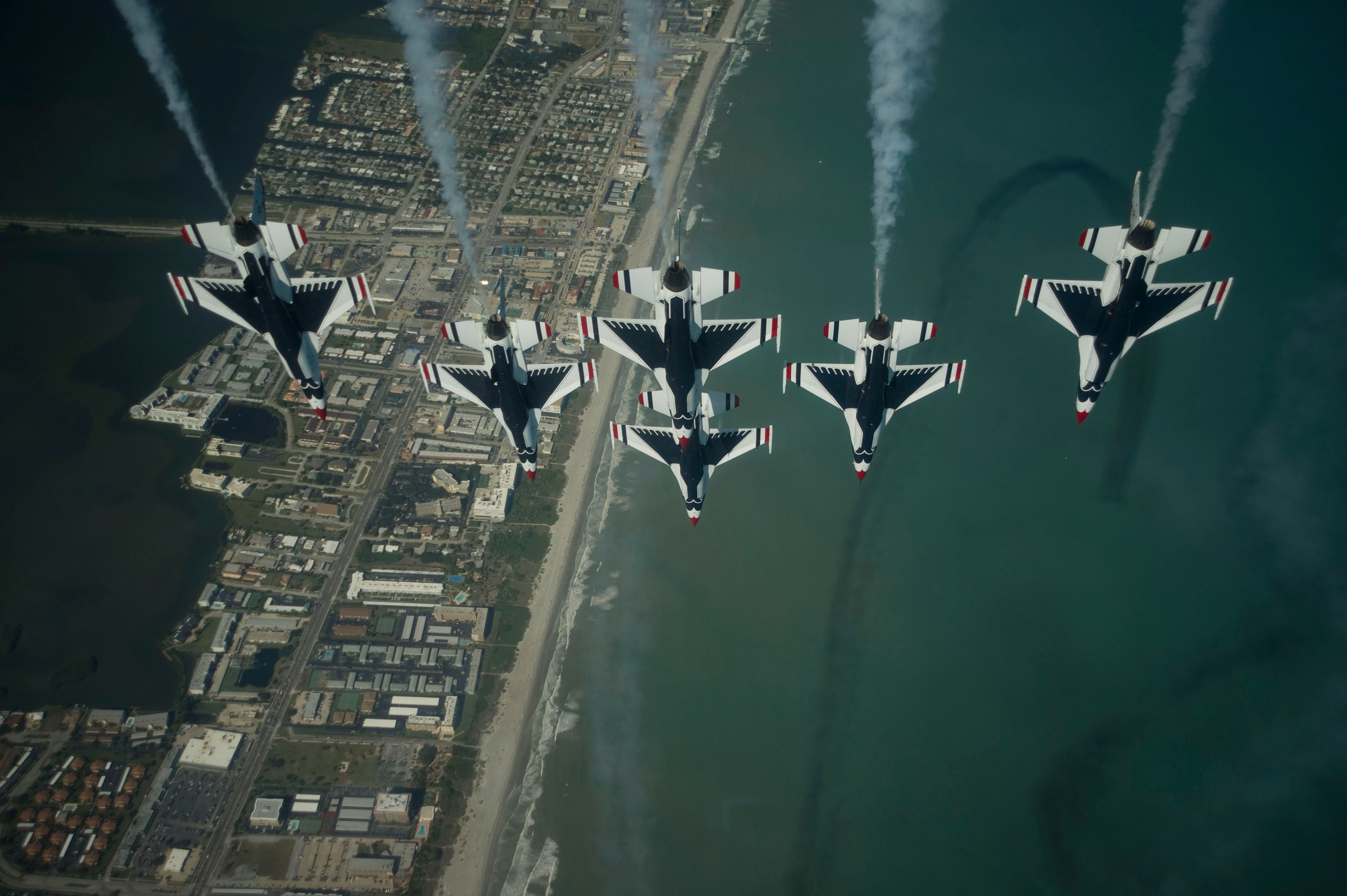 2016 Fort Lauderdale Air Show will host U.S. Thunderbirds, Canadian Snowbirds & Breitling Jet Team
