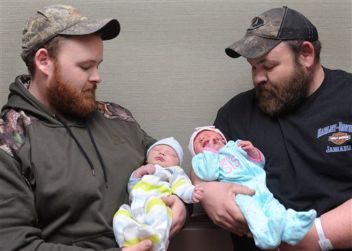 Brothers' babies arrive hours apart at same hospital