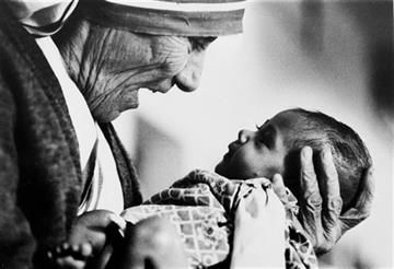 Pope approves miracle for Mother Teresa's canonization
