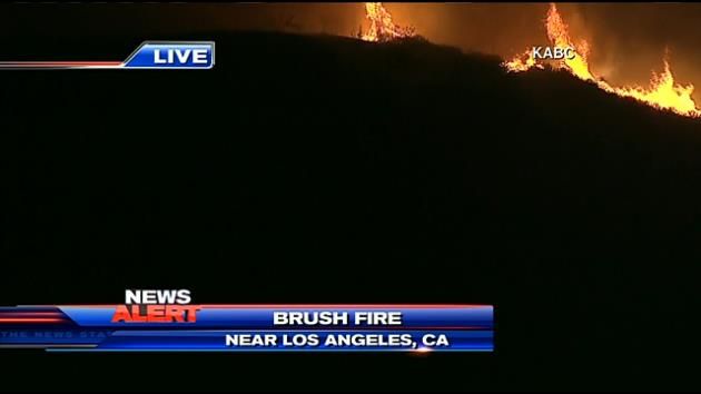 Brush fire closes stretch of Pacific Coast Highway