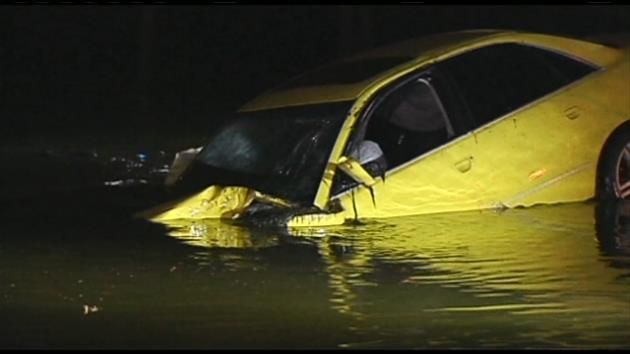 3 dead after car drives into Lauderhill lake