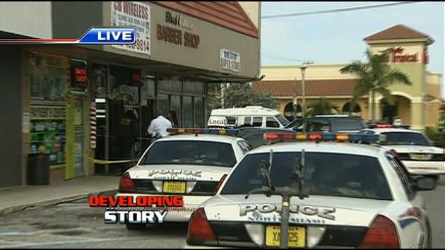 Police searching for robber who hit NW Miami-Dade phone shop owner