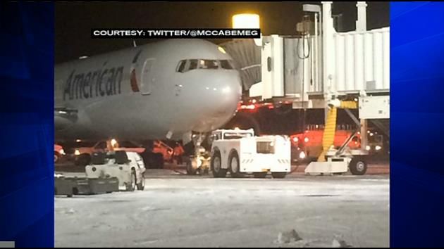7 hurt on American Airlines jet; plane diverts to Canada