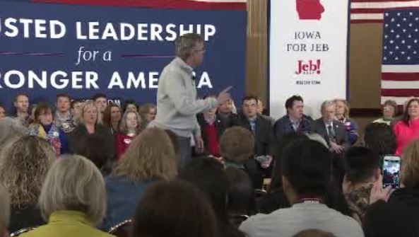 Democratic, GOP races tight as Iowa kicks off 2016 voting