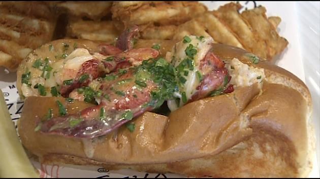 Maine Lobster Roll/Izzy's Fish & Oyster